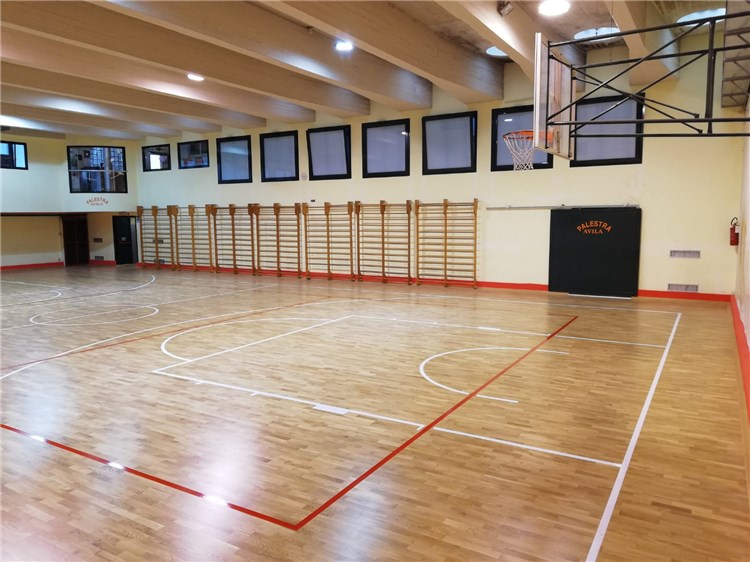 上海市北中學室內籃球館木地板施工完成 