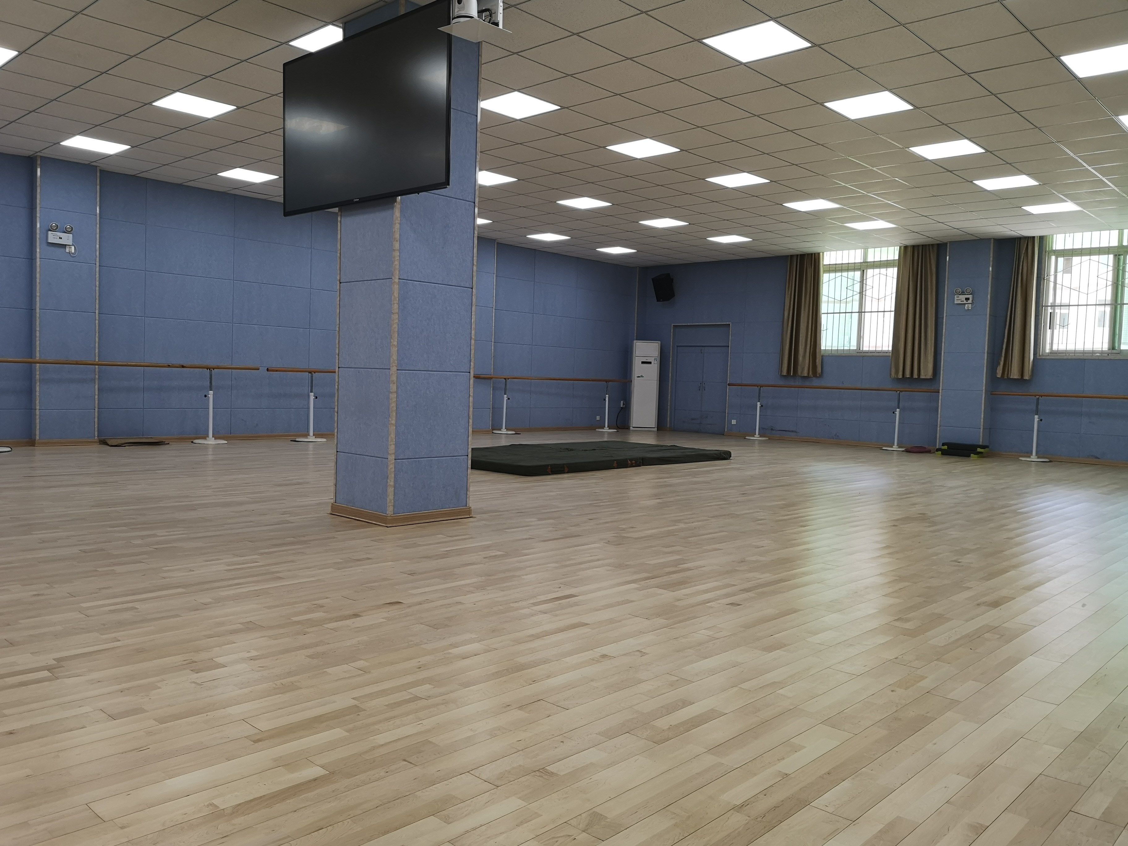 內蒙古民族藝術學院舞蹈室木地板整體鋪設